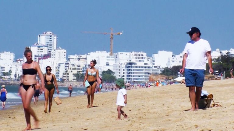 Turistas de Inglaterra se salvaron de la cuarentena en el Algarve