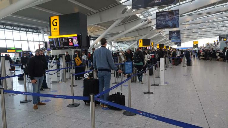 Los aeropuertos están abiertos al público en el Reino Unido