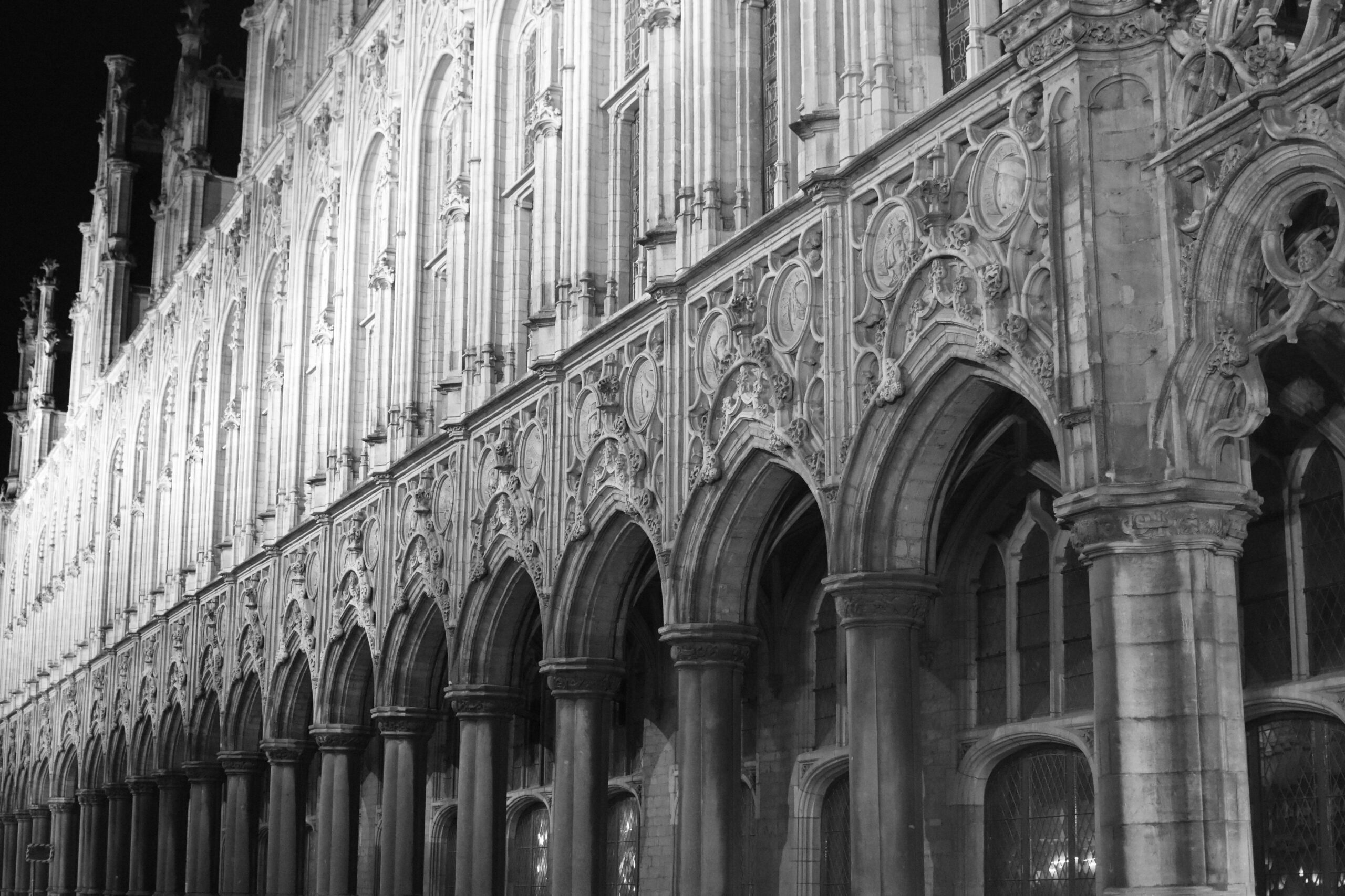 Black and white photo capturing the detailed Gothic architecture of Doge's Palace, Venice.
